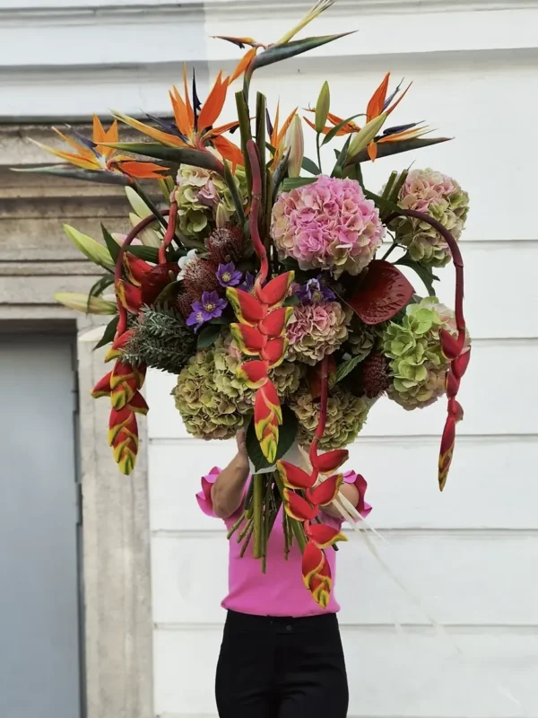 Helikonijų ugnis – premium puokštė su helikonijomis, strelicijomis ir hortenzijomis