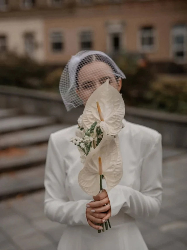 Kartais gražiausi dalykai gimsta ne iš ilgų planų,
o iš ekspresyvumo.

Kuriant iš to, ką turi čia ir dabar, galima pasiekti autentišką ir neįprastą rezultatą.

Niekas taip nepadidina romantikos kaip švelnus chaosas✨️

📷 @radzvilaitephotography

👗 @harmonestudio